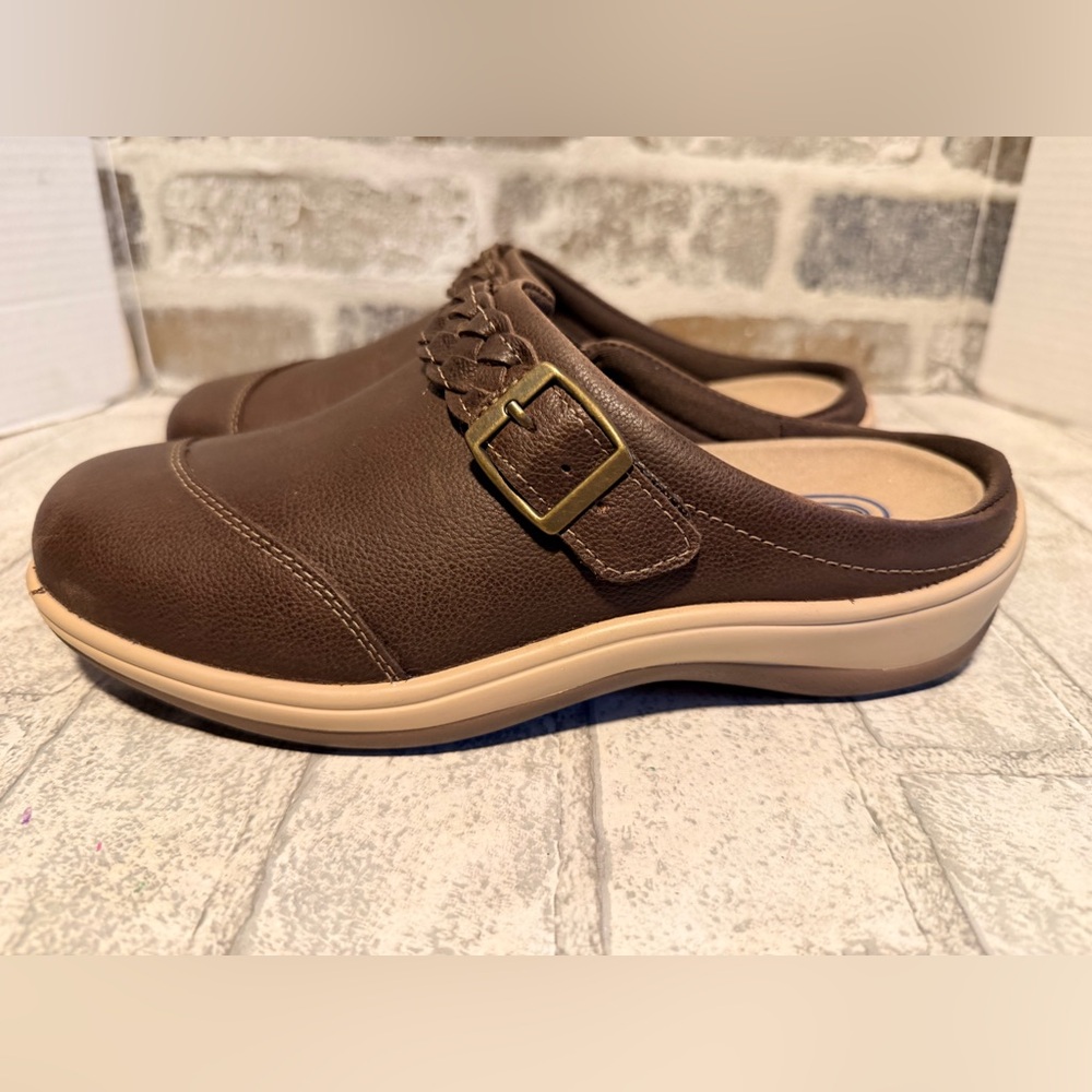 Woman’s Casual Orthofeet comfort Slip-On Clog in Brown with Buckle Sz 7